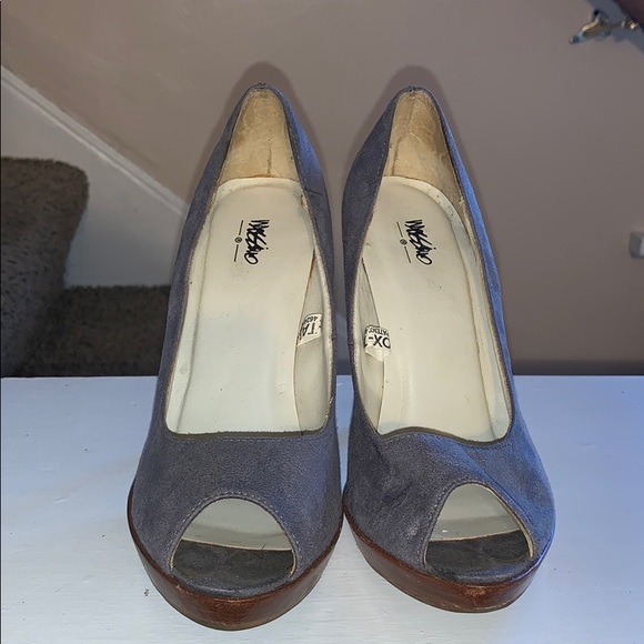 Gray suede Mossimo peep-toe heels. - Picture 2 of 5